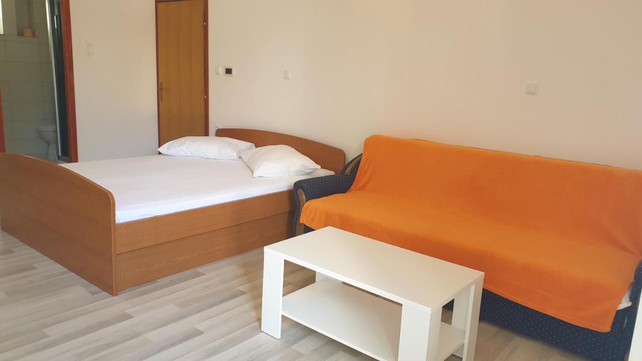 Apartments Milka Pag พาก ภายนอก รูปภาพ